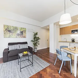 Apartment Downtown By An Island